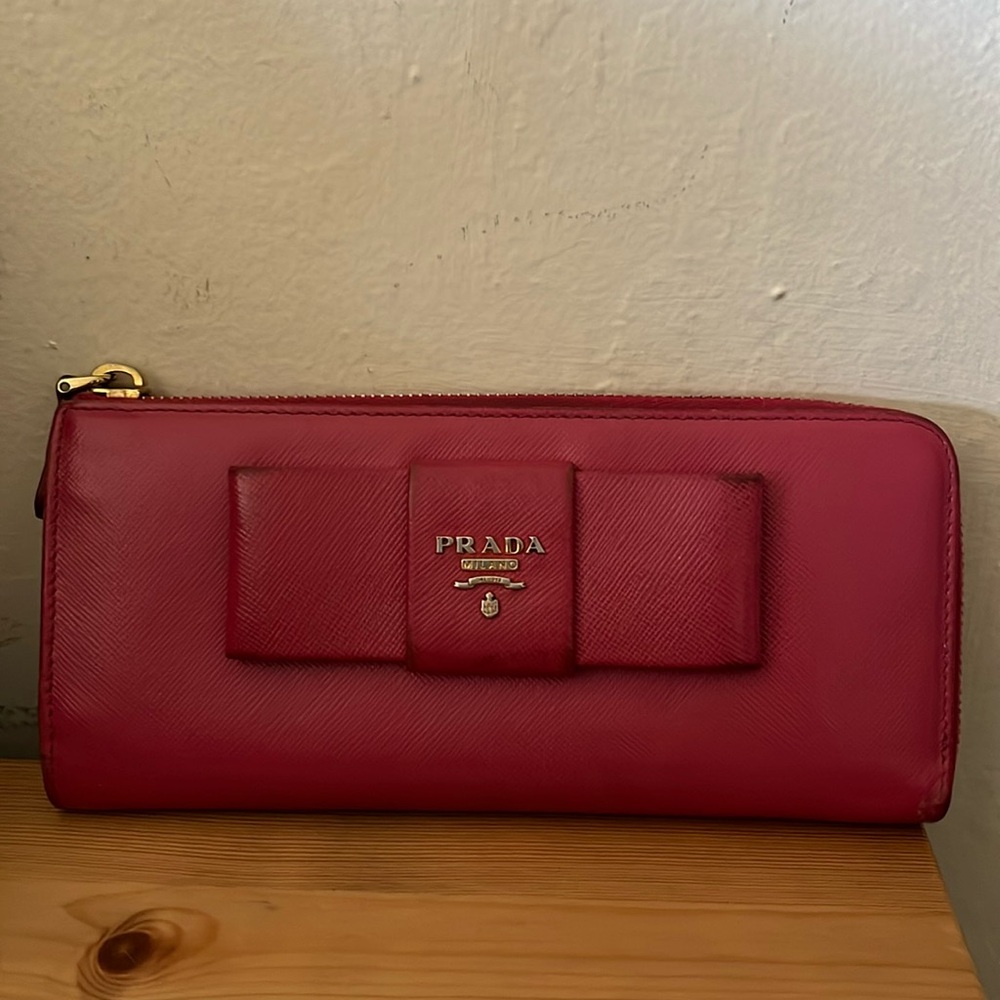 Prada pink bow zip fiocco saffiano leather wallet with authenticity card